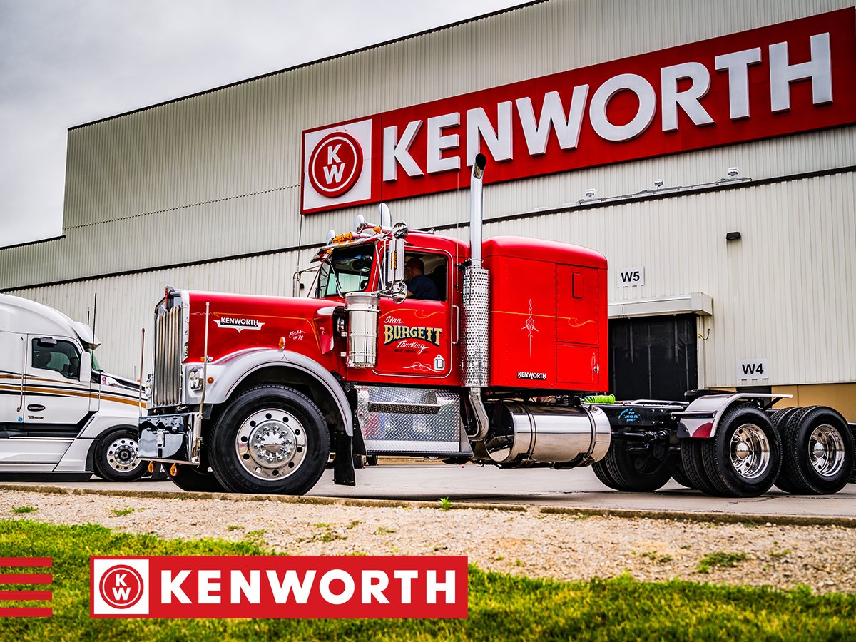 Restoring trucks is a passion for Stan Burgett, particularly the Kenworth W900A. Just take a look at his 1978 W900A; it has turned out beautifully! Thanks for bringing it to this year’s Kenworth Chillicothe Truck Parade Stan!
#Kenworth #W900 #ThrowbackThursday