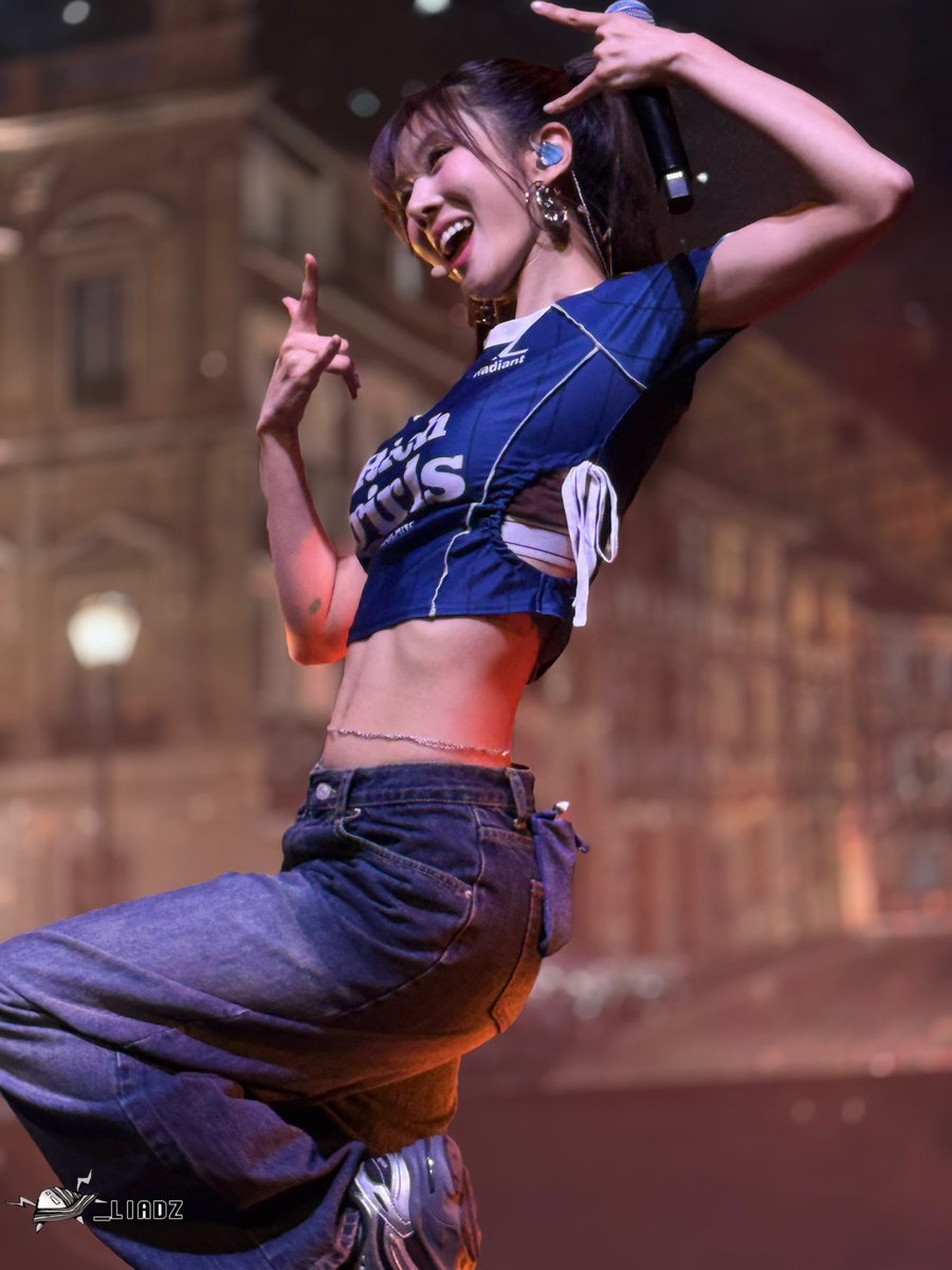 250808 Dreamcatcher UAU in Mexico City, Yoohyeon’s For ending pose
#UAU #유아유 #UAUinGrandAmerica #UAUinMexicoCity #유현 #YOOHYEON