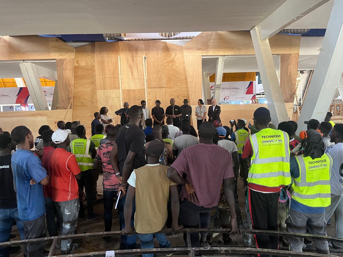 Lena_Sene's tweet photo. Merci à M. Pierre Goudiaby Atepa pour l’invitation aux ateliers « Dimensions » dirig��s par M. Bassirou Sonko, en préparation du AFS Forum 2025 à Dakar. Un grand soutien à tous ceux qui célèbrent avec brio le savoir-faire et la créativité des artisans sénégalais. 🙏🇸🇳 https://t.co/4a5ytnWX1F