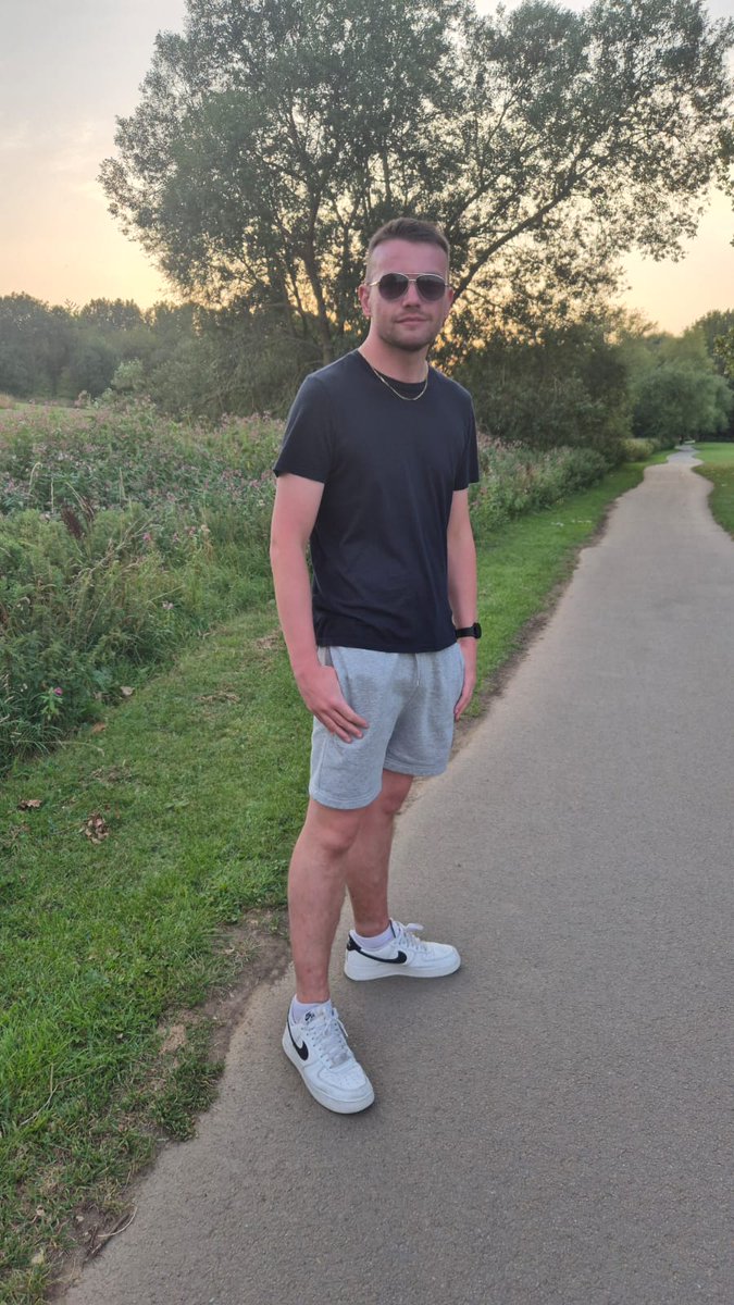 RJR201110's tweet photo. Summer evening walks 👣🌅 https://t.co/T5CFIKYmib