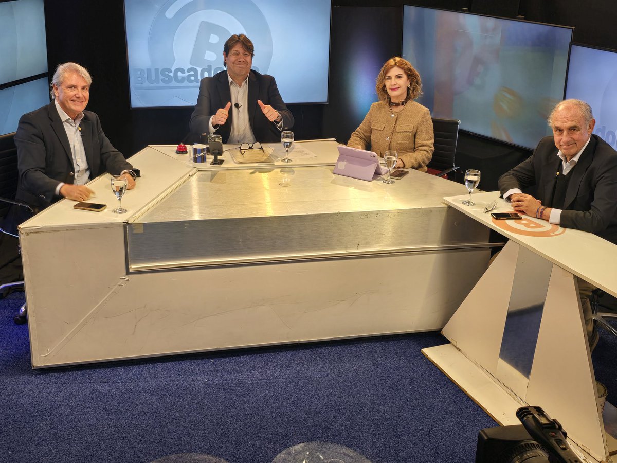 Programa BUSCADORES (@buscadorestv) on Twitter photo 📺Hoy en Buscadores tv #5710 - Jueves 14 de Agosto del 2025
Hoy con:
<a href="/NDEtchegoyen/">Bambino Etchegoyen</a>
<a href="/danielabouret/">Daniela Bouret Vespa</a>
<a href="/AntonioMaeso/">Antonio Maeso</a>
<a href="/friedmanntomas/">tomas friedmann</a>
📞Envíanos tu mensaje al - 092 116 000
👀Míranos en vivo por VTV y Canal 5 hasta las 16:00 📺Hoy en Buscadores tv #5710 - Jueves 14 de Agosto del 2025
Hoy con:
<a href="/NDEtchegoyen/">Bambino Etchegoyen</a>
<a href="/danielabouret/">Daniela Bouret Vespa</a>
<a href="/AntonioMaeso/">Antonio Maeso</a>
<a href="/friedmanntomas/">tomas friedmann</a>
📞Envíanos tu mensaje al - 092 116 000
👀Míranos en vivo por VTV y Canal 5 hasta las 16:00