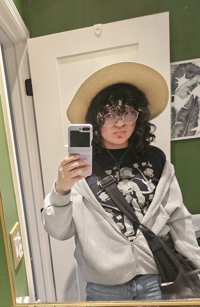 legomoder's tweet image. I like this hat alot 😌☝️(this is still boymoding 😤)