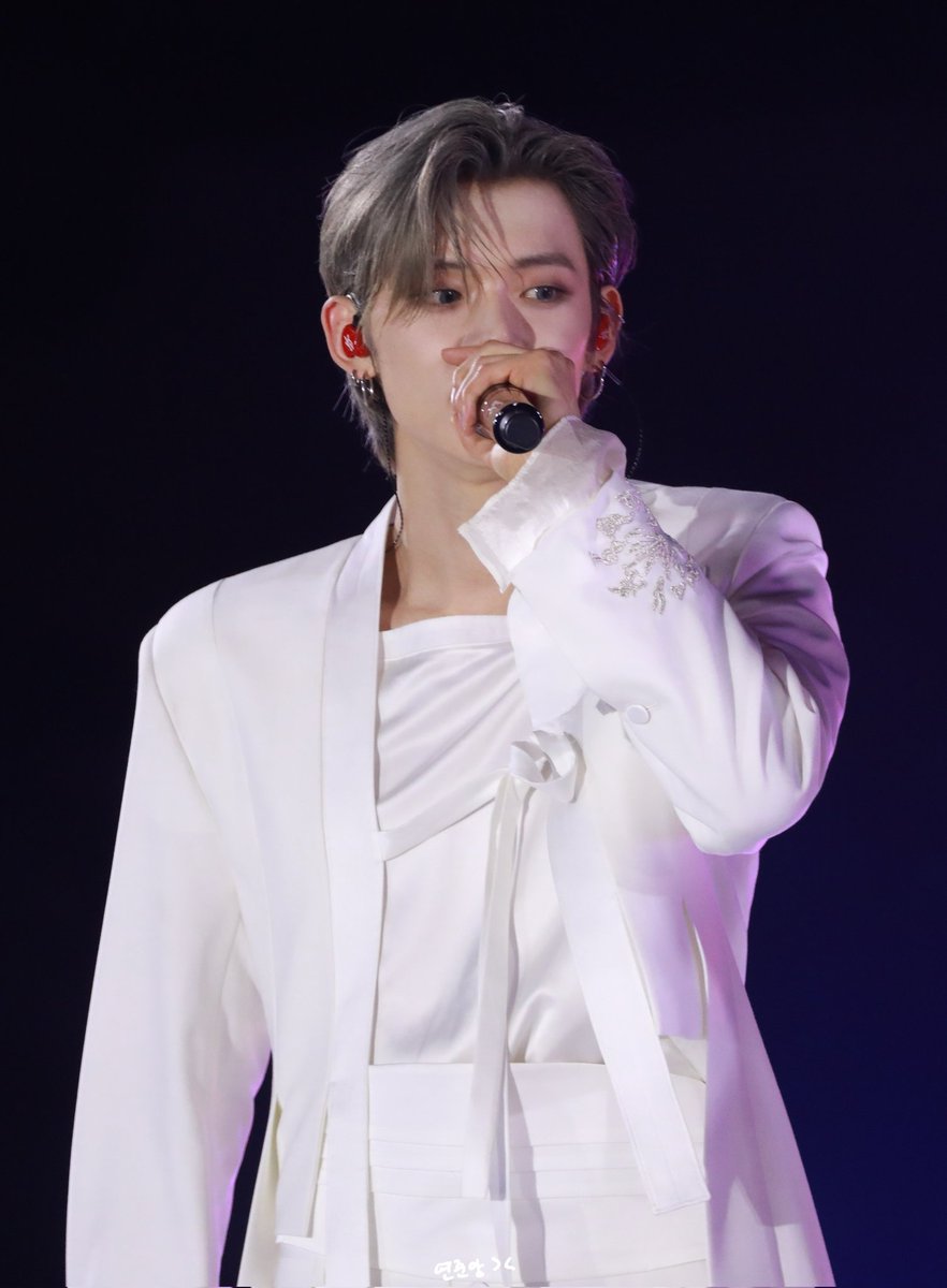 TXT19990913YJ's tweet photo. 250814 광복절 전야제
🤍🦊🤍
#연준 #YEONJUN #ヨンジュン
#투바투 #TXT #崔然竣
#TXT_YEONJUN #투바투연준 https://t.co/Tjf13GtEmj