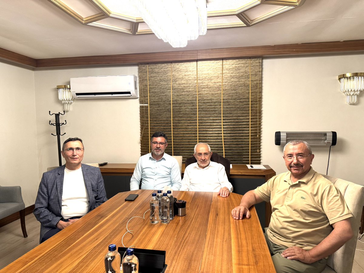 Ankara dönüşü Yozgat -  Yerköy Belediye Başkanı Sayın <a href="/avfatiharslan/">Av. Fatih ARSLAN🇹🇷 🇵🇸</a>’a değerli büyüğümüz <a href="/erdemekrem/">Ekrem ERDEM</a> abimizle birlikte ziyarette bulunduk. Bel. Başkanımız Fatih beye misafirperverliği için çok çok teşekkür eder, halka hizmette başarılar temenni ederim. <a href="/Akparti/">AK Parti</a> <a href="/akpartiyozgat/">AK Parti Yozgat İl Başkanlığı</a>