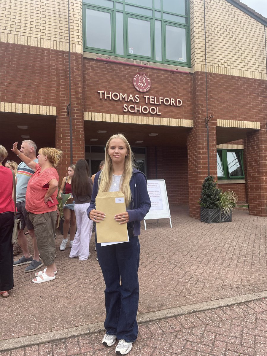 A levels are done.. so proud, off to study Law ⁦<a href="/UniversityLeeds/">University of Leeds</a>⁩ .. amazing Es x