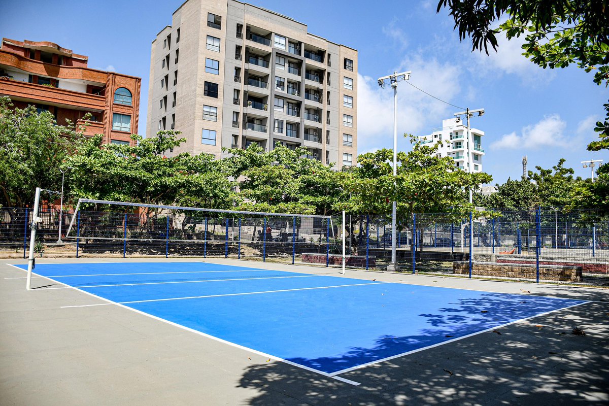 ¡Seguimos trabajando en la recuperación de espacios deportivos!

En el parque La Electrificadora intervenimos la cancha de baloncesto y, en el parque Tívoli, pintamos la de voleibol, para ofrecer a la comunidad escenarios en óptimas condiciones.