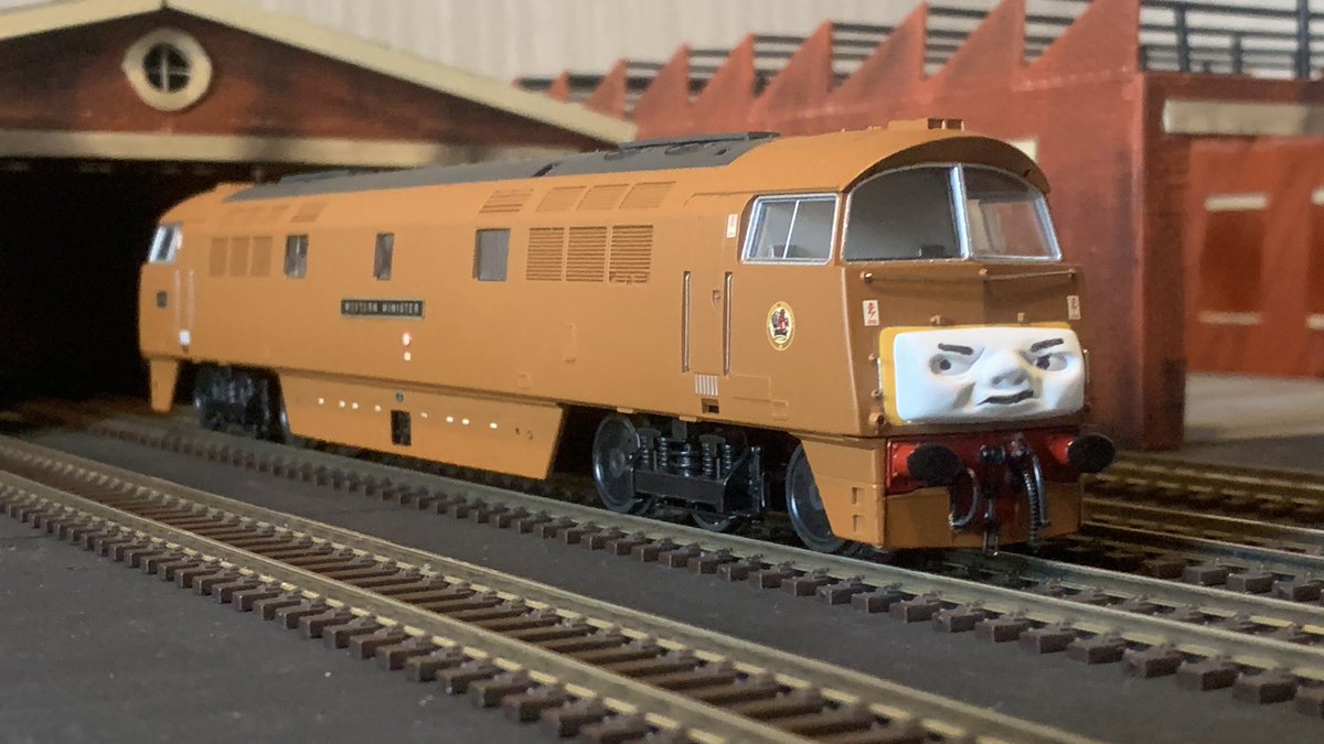 CallumRWS's tweet image. Will be my last post about Winston until all his faces are done but they’re here! I think yellows the way to go but I’m honestly not too sure.

Although these faces will be stripped down as they’re a test they really do bring the model to life.

Made by Kris
Printed by Tom/Rian