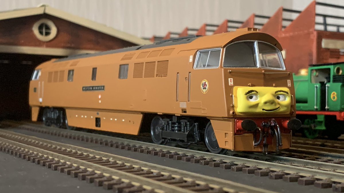 CallumRWS's tweet image. Will be my last post about Winston until all his faces are done but they’re here! I think yellows the way to go but I’m honestly not too sure.

Although these faces will be stripped down as they’re a test they really do bring the model to life.

Made by Kris
Printed by Tom/Rian