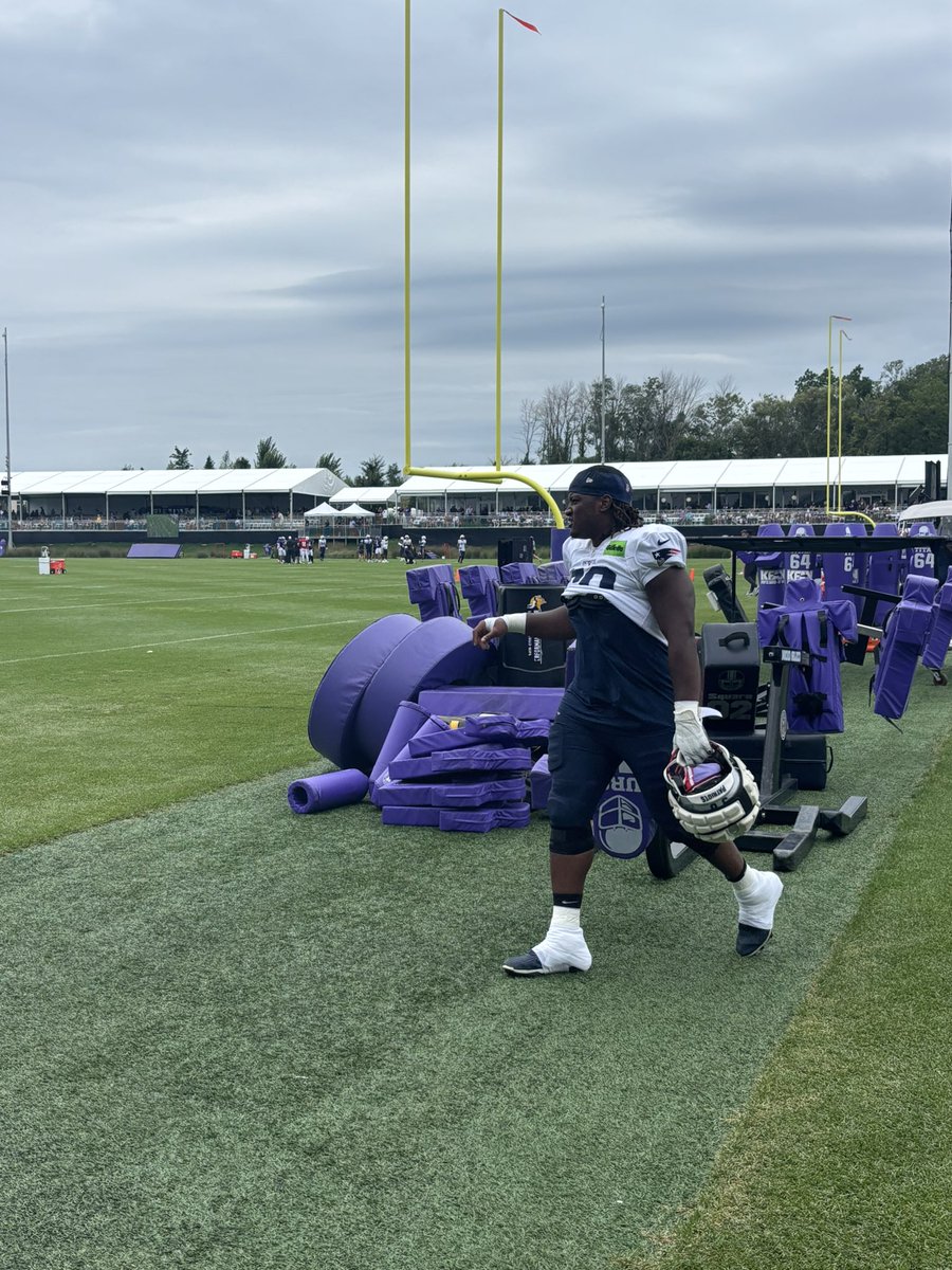 Jared Wilson isn’t participating in 1v1s and is leaving the practice field. That’s probably why Ben Brown is at left guard