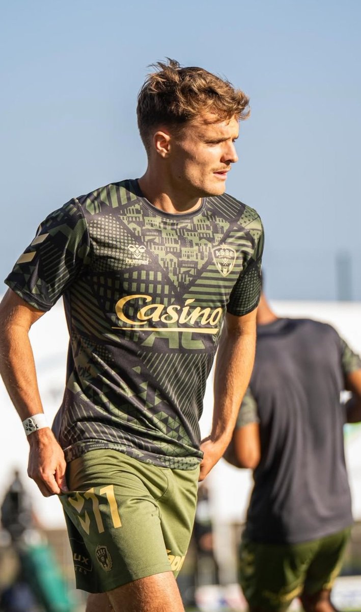 thomas_kas03's tweet photo. Les messages de Ben Old sur instagram sous ses publications/stories franchement c'est beau. On sent un joueur qui aime vraiment le club et qui est + que déterminé. Je me suis vraiment attaché à ce joueur. 
Qu'il casse tout 👊
#ASSE #Ligue2 https://t.co/4vFC3Zzw8G