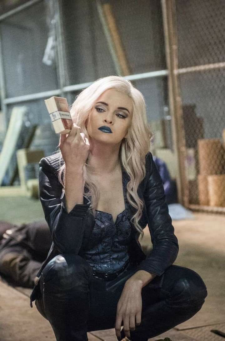 SnackerHacker's tweet image. Negative XS and Killer Frost are out on the prowl for their next fucktoys.