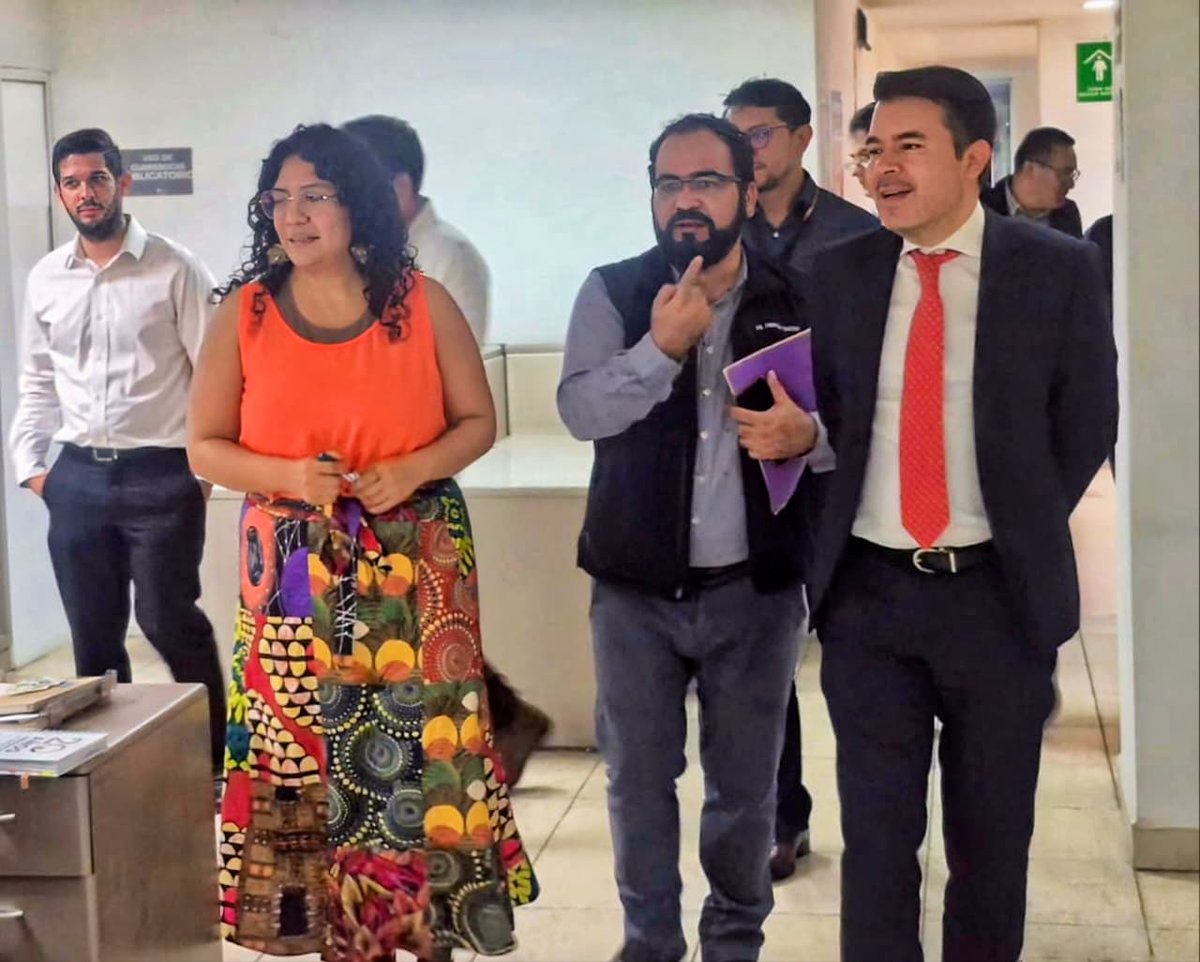 arturomedinap's tweet photo. Visitamos las instalaciones del @Mecanismo_MX de la @SEGOB_mx, junto al titular de la Unidad para la Defensa de los Derechos Humanos, @elfroyenciso, y @tobyanneLR.

Dialogamos con el equipo de la Dirección General para la Protección de Personas Defensoras de #DDHH y Periodistas, reiterando la instrucción de la secretaria de #Gobernación, @rosaicela_, de trabajar con cercanía y compromiso en la protección y garantía del derecho a defender derechos, la libertad de expresión y los #DDHH de todas y todos.