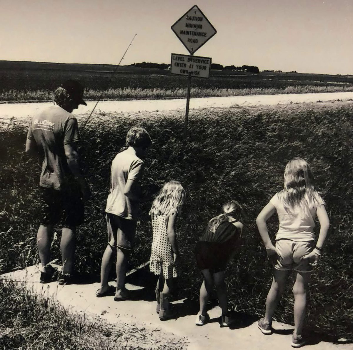 EricFrohardt's tweet image. Throwback to a trip to Iowa. A trip down memory lane. Level B gravel roads and drainage ditches. This stretch of gravel was my recreation and gym. #farmlife #training #gravelrosds #IOWA #summers