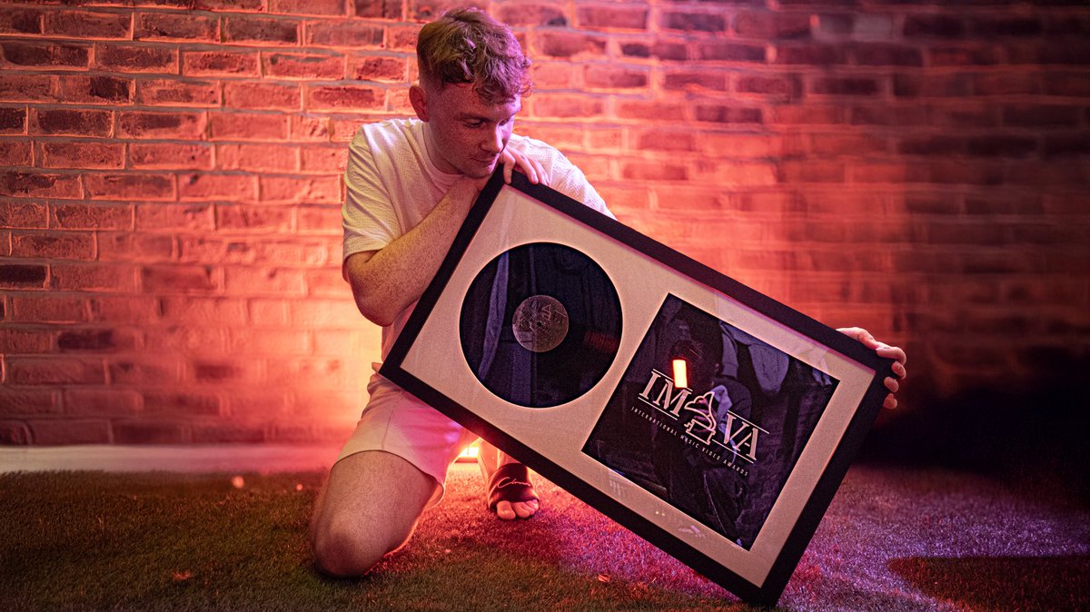 samuel_evanson's tweet photo. We won an International Music Video Award for ‘He Gave Me Nothing’ 💜 thank you so much to everyone who worked on the video. Absolutely over the moon 😱🤩 @vesselstudios @jennyalicefilms @imvawards https://t.co/awYWzEIJ3j