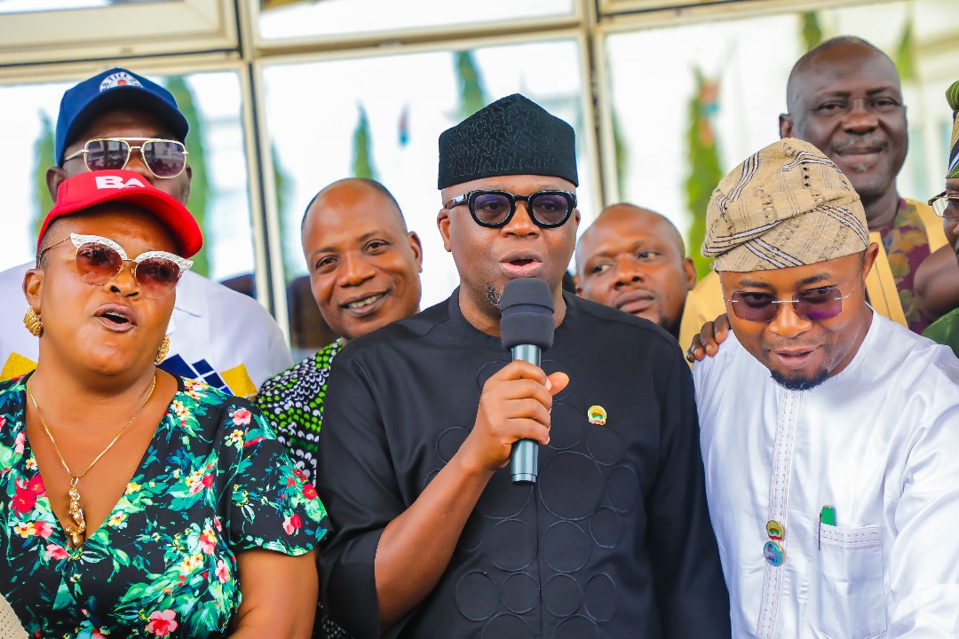 cpsekiti's tweet image. Ekiti 2026: Oyebanji’s Aides Donate N10m for Governor’s Nomination Form

In an apparent show of solidarity, political aides of Governor @biodunaoyebanji of Ekiti State have donated the sum of N10million to purchase the All Progressive Congress (APC) nomination form for the…