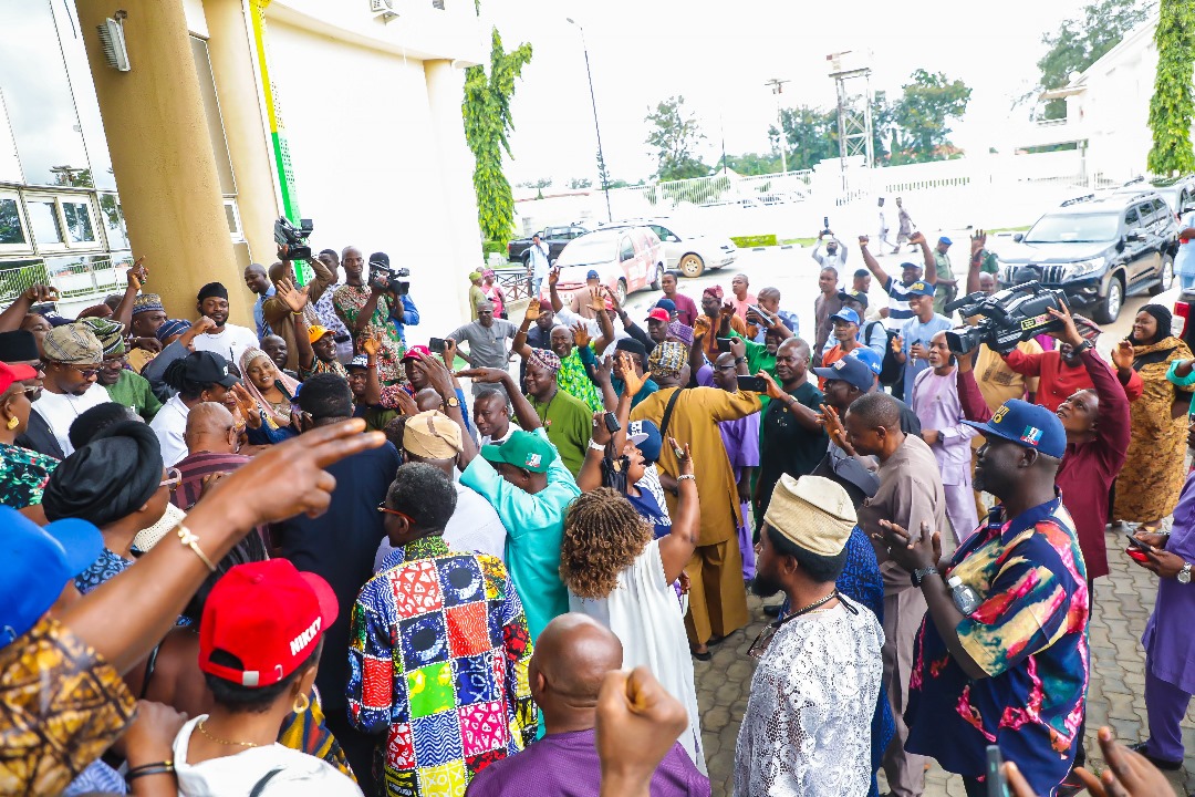 cpsekiti's tweet image. Ekiti 2026: Oyebanji’s Aides Donate N10m for Governor’s Nomination Form

In an apparent show of solidarity, political aides of Governor @biodunaoyebanji of Ekiti State have donated the sum of N10million to purchase the All Progressive Congress (APC) nomination form for the…