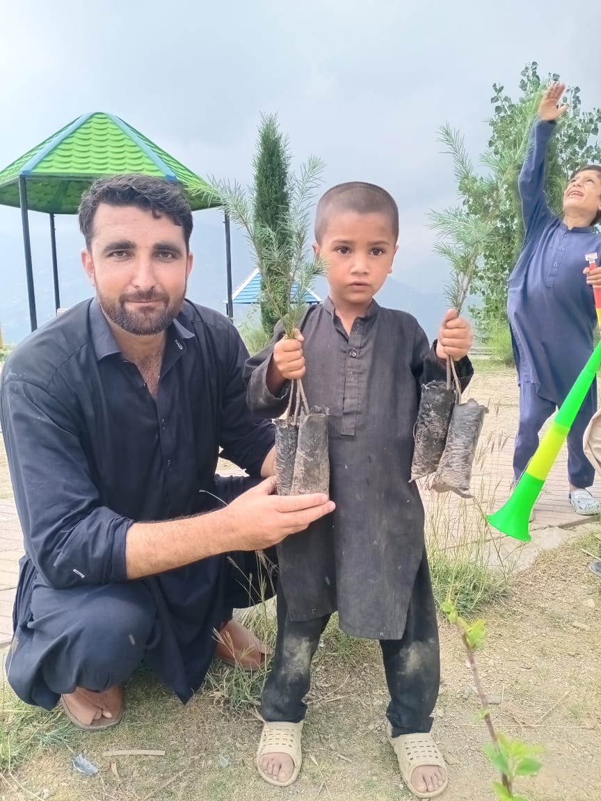 BeterPak's tweet photo. سبز پاکستان کی خوشبو میں رچا بسا آزادی کا جشن
کیا آپ نے اس سے خوبصورت اندازِ آزادی جشن کہیں دیکھا ہے؟ ہمیں بھی بتائیں!
#KPForests https://t.co/WSdVyYShH3