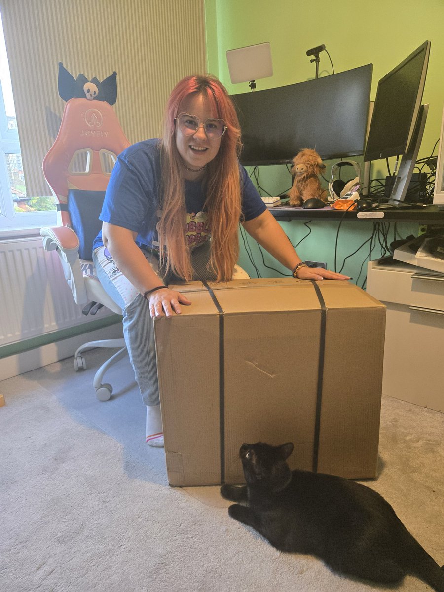 Omg! I LOVE content creation in the gaming industry..! Just arrived home from Timeless Gaming Convention to a big box! #ad #gifted Any guesses to what's inside!?