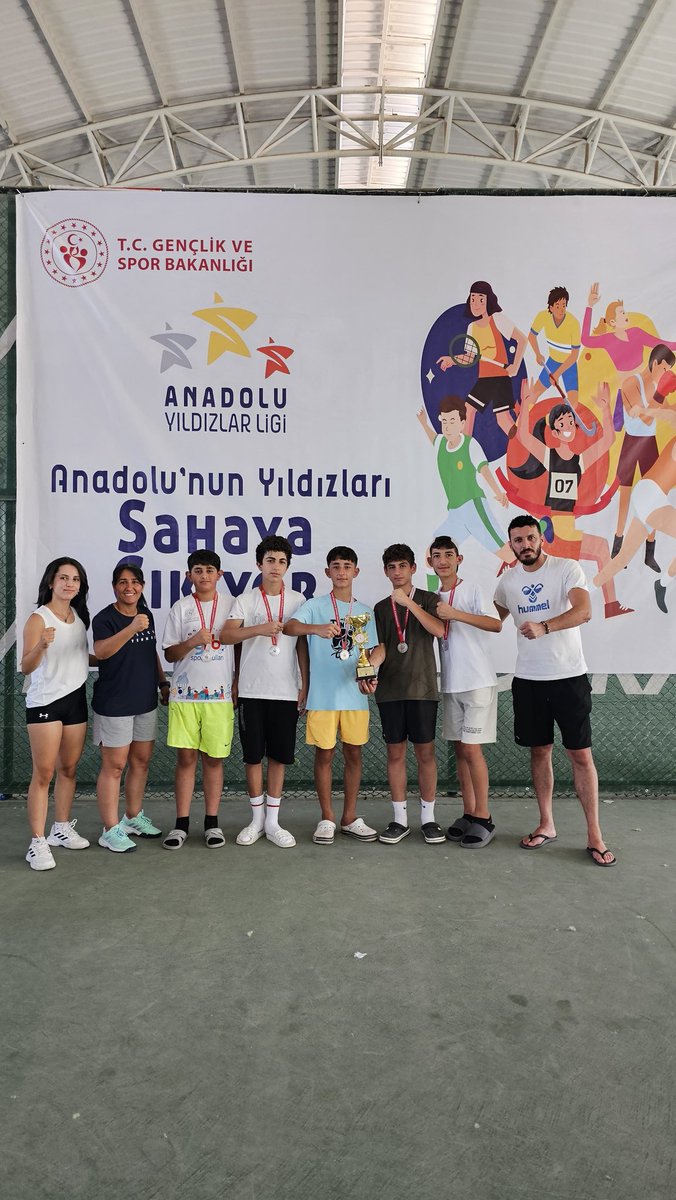 ✅Tenis Takımımız Türkiye Finallerinde

✊🏻👏🏻🎾

📌11-15 Ağustos tarihleri arasında Batman’da düzenlenen Anadolu Yıldızlar Ligi (ANALİG) Yarı Final Tenis Müsabakaları’nda erkek takımımız, sergilediği üstün performansın ardından Türkiye Finalleri’ne katılmaya hak kazandı.