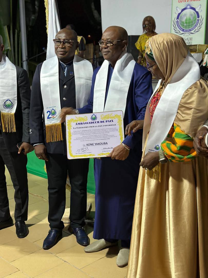 AmbCNB's tweet photo. 🎉 Félicitations aux nouveaux Ambassadeurs de Paix certifiés lors de la session du 9 août !
Parmi eux : Mme Simone Gbagbo, Mme Patricia, le Ministre ivoirien Zoro Ballo, ainsi que des membres & sympathisants de #Synergie243. @MariaMB37270
@JLufimpadio
#Paix #Leadership #S243 https://t.co/NU8aXB9z9w
