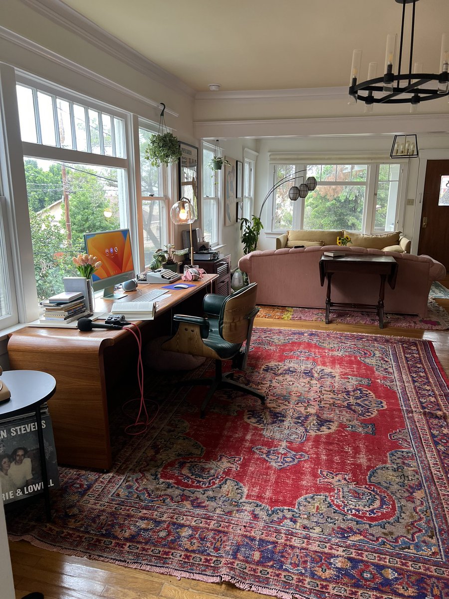 elizamclamb's tweet photo. Looking at photos of my exes has no effect on me. Photos of the perfect desk that wouldn’t fit into my NY apartment however … https://t.co/d0qdV3hsqk
