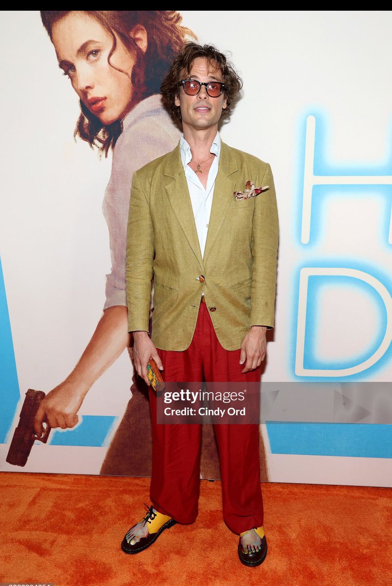 gubewatch's tweet photo. ……… 0/10

no comments i’m not even offering my stylist services anymore i quit this is a garbage fire https://t.co/VUwdIhXMd5