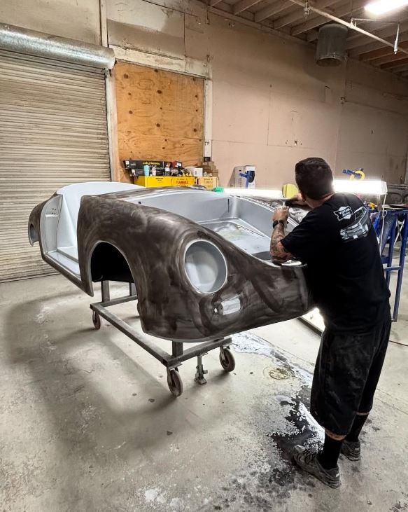 cobrakitcar's tweet photo. Cutting the paint on a speedster. Having our own hot rod shop with a full paint and body shop gives us the ability to control the quality while keeping the cost down. @Col2Vintage @donutmedia #speedster #356speedster #hurricanespeedster #speedsterreplica #Arizona https://t.co/DUHlSehKsX