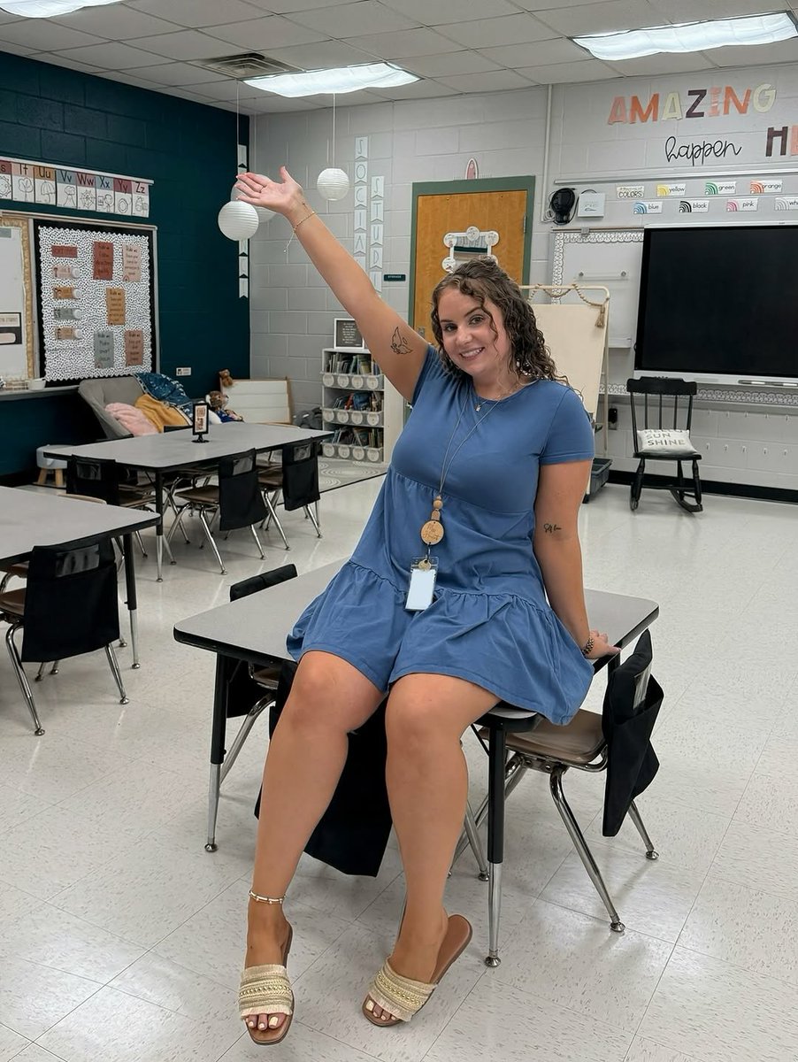 Tara_Howlett11's tweet photo. back at it like I never left 📚✏️✨\n\n#teacher #teachersofinstagram #kindergarten #classroom #BackToSchool https://t.co/Pd0uA23rTe