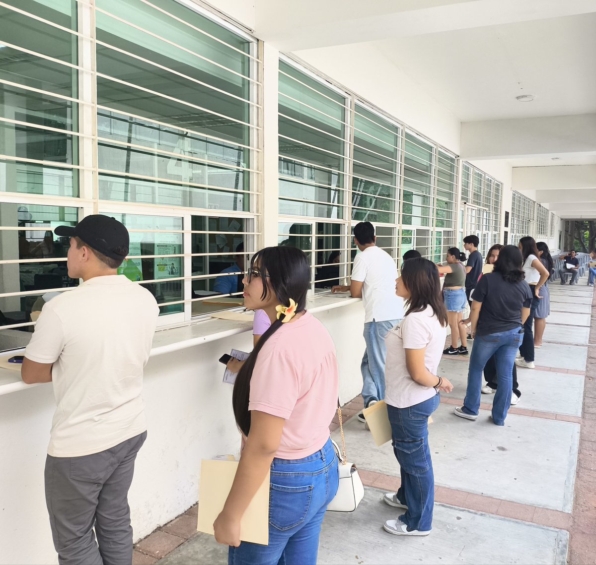 BuzonDse's tweet photo. La Universidad Juárez Autónoma de Tabasco inició este jueves 14 de agosto la validación de documentos e inscripción de los aspirantes aceptados, en las carreras de segunda opción para el ciclo escolar agosto 2025 – febrero 2026. https://t.co/FTTEP8pcYx