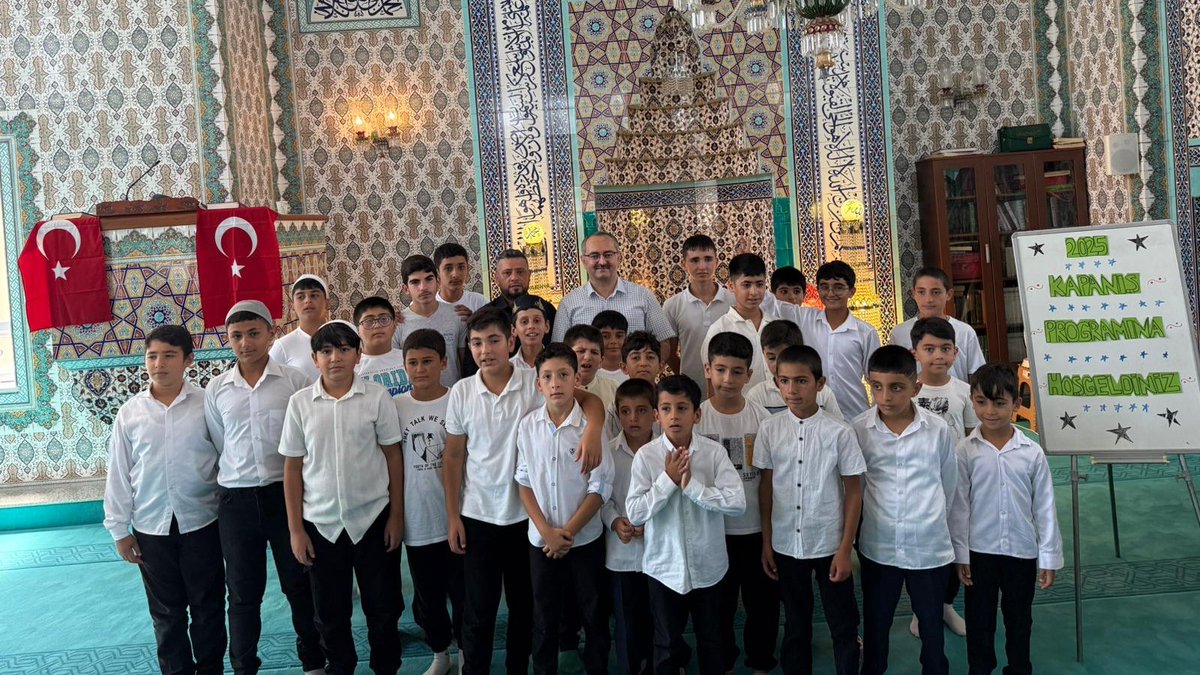 Silivri İlçe Müftülüğü koordinesinde
1 Temmuz - 15 Ağustos 2025 tarihleri arasında gerçekleştirilen kurslarda çocuklar Kur’an’la buluştu, dini bilgiler öğrendi. Kapanış programlarına Silivri İlçe Müftüsü İsa Sağlam katılım sağladı.