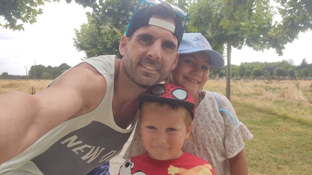 🏊‍♂️🧢🕶️😍