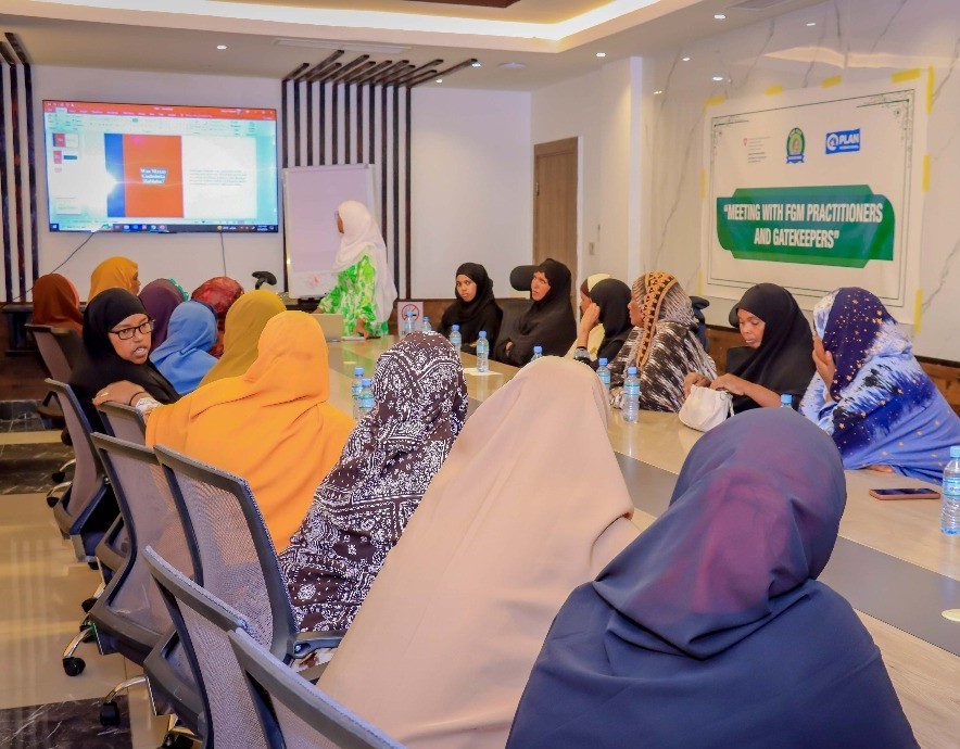 🚺 Ending FGM/C

We convened 22 female FGM practitioners and community gatekeepers from IDP and marginalized communities to raise awareness on the health, psychological, and long-term impacts of #FGM.

The session explored cultural drivers, introduced alternative livelihoods, and