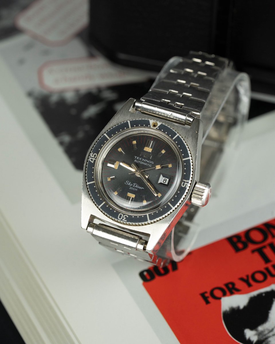 arrowsvintage's tweet photo. This Technos Sky Diver is an incredibly collectible piece from the golden age of divers. Wears very light on the wrist but has a greater presence in regards to style. Available now on the site. https://t.co/wzcyOqTGR0