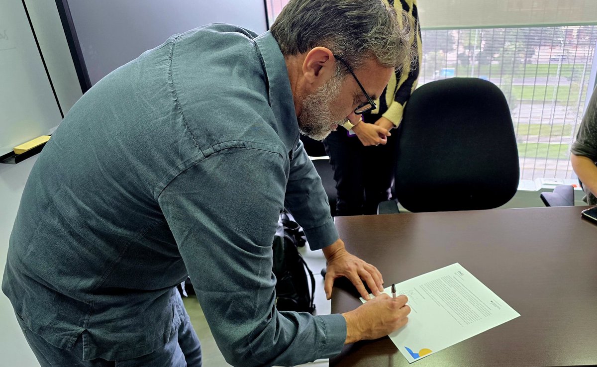 secredistmujer's tweet photo. Hoy reafirmamos el memorando de entendimiento que firmamos con @ColombiaDvv, mediante el cual trabajamos conjuntamente para promover, desarrollar y fortalecer la cooperación para transformar narrativas y comportamientos asociados a discriminación, machismo y violencia de género. https://t.co/iMxztwH8zz