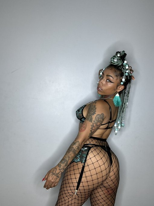 Watch Ish's leaked NSFW photo on TwXstars