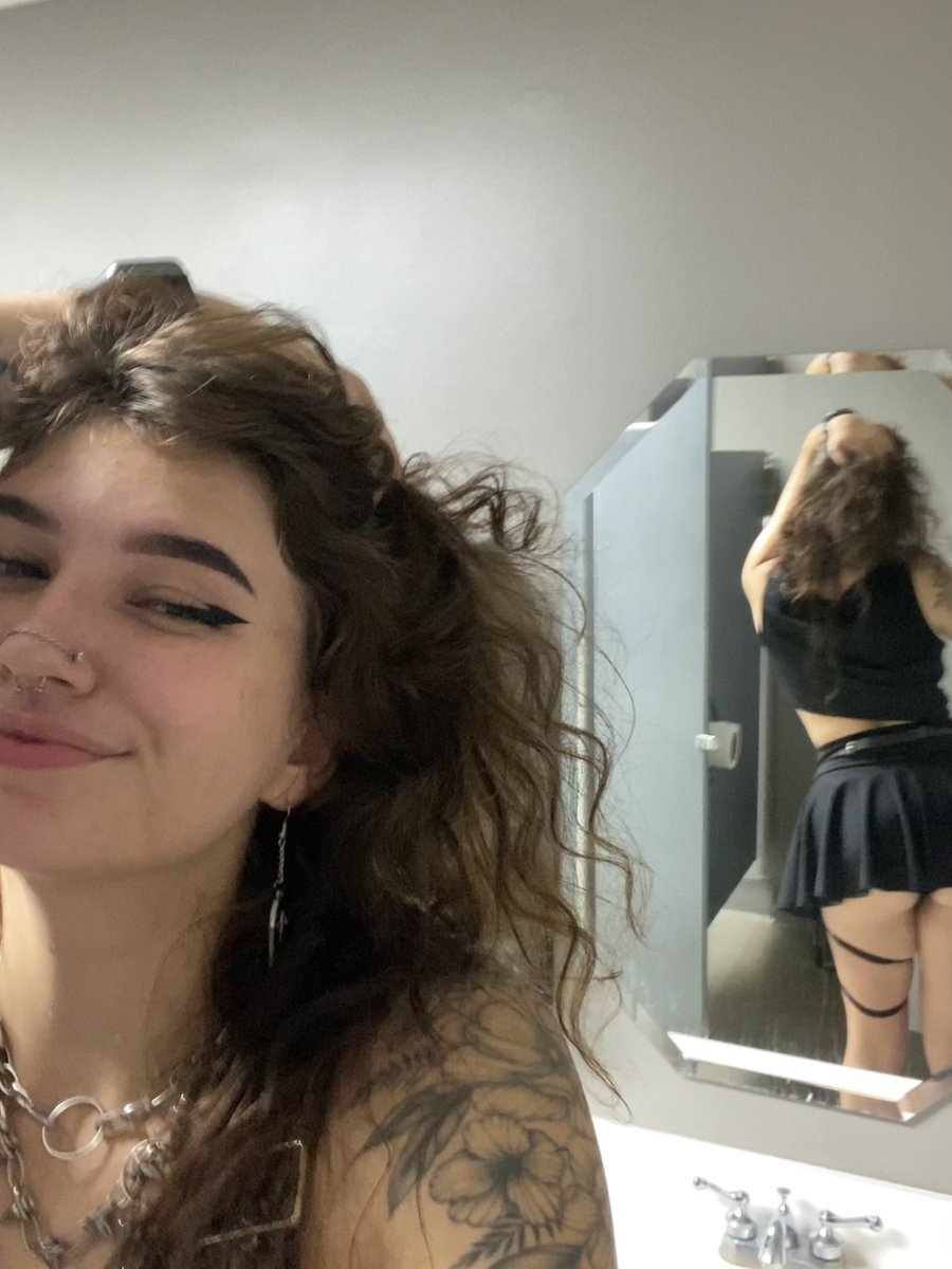findom_eden's tweet photo. new pinned!!

♡ eden
♡ findom/femdom
♡ pansexual
♡ all pronouns
♡ soft &amp; hard kinks (switch)

♡ + ↻ to be mutuals https://t.co/pK6OTqEyJm