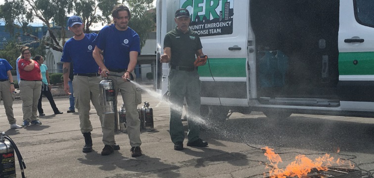 CLVAlerts's tweet photo. Volunteers are an invaluable asset during a disaster. Groups such as @RedCrossNevada &amp; @NationalVOAD provide much-needed services. You can also join Southern Nevada CERT. Learn more here: https://t.co/9YsqYTHkc2 #Preparedness @CityOfLasVegas https://t.co/ICXzAByhBh