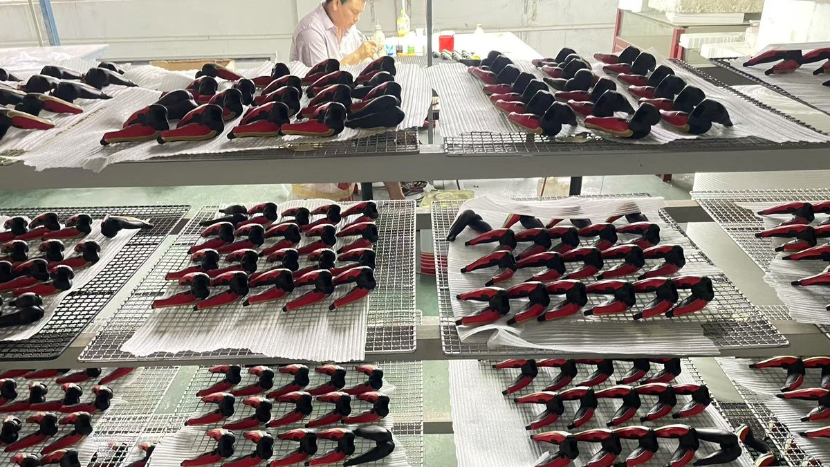 We hope you are well and you have great holidays if you had :) ! We received two containers : 

- Mikasa
- Merlin
- Kirua PVC

We will proceed to a quality control and shippings will be done right after. 

Cha Hae-In’s mass production will be ended soon too !