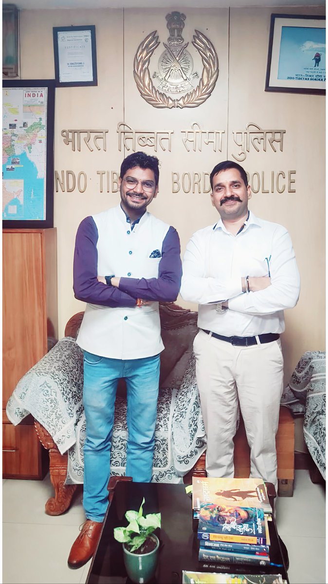 भाई-भाई ❤️ 
<a href="/ITBP_official/">ITBP</a>  के दिल्ली मुख्यालय में सुप्रसिद्ध भाषा विज्ञानी प्रिय अग्रज कमलेश कमल भैया से भेंट। विविध विषयों में संवाद करते, कुछ राष्ट्र और समाज तो कुछ अपनी राम कहानी के विषय में चर्चा करते हुए कब कई घंटे बीत गए; ये पता ही न चला। 
<a href="/kamalkeekalam/">कमलेश कमल (Official Spokesperson of ITBP)</a>
भाई-भाई ❤️🥳
