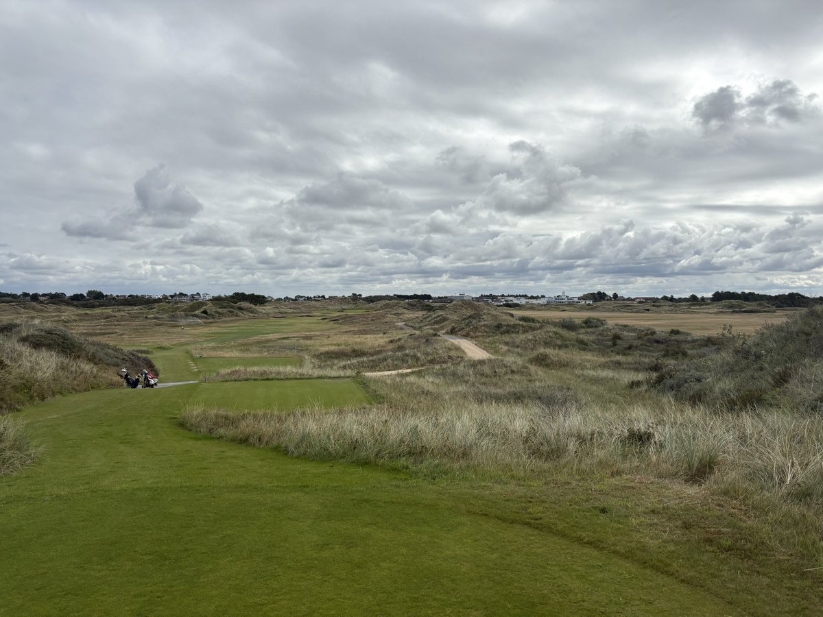 nleech7657's tweet photo. It’s always been a great course but the changes have made it even better! Excellent work @royalbirkdale &amp; awesome early morning knock with Chris @smithie36 &amp; Ben. Hard to get a better place to play👌🏌️‍♂️😎 #puregolf #iconicvenue https://t.co/AdFPCJUHyt