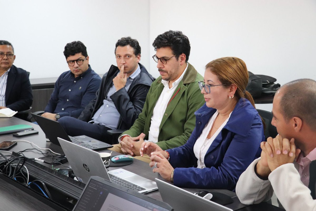 MinInterior's tweet photo. Con el equipo especializado en proyectos FENCER para la Transición Energética Justa de la Dirección de la Autoridad Nacional de #ConsultaPrevia del @MinInterior, instalamos la Mesa Técnica Interinstitucional del Proyecto Parque Eólico Winpeshi y su línea de transmisión, recientemente adquirido por ECOPETROL. 🤝