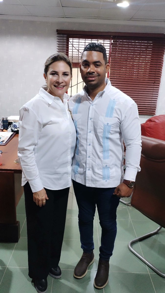 Ing_HectorS's tweet photo. Un gran honor compartir con la distinguida Alcaldesa @CarolinaMejiaG y precandidata presidencial del PRM. una persona admirable y de buen trato afable.
@PRM_Oficial @jgarrigomejia @CarmenLigiaB @juanjrojasrd @PireoSolimanR https://t.co/DblI9jarbE