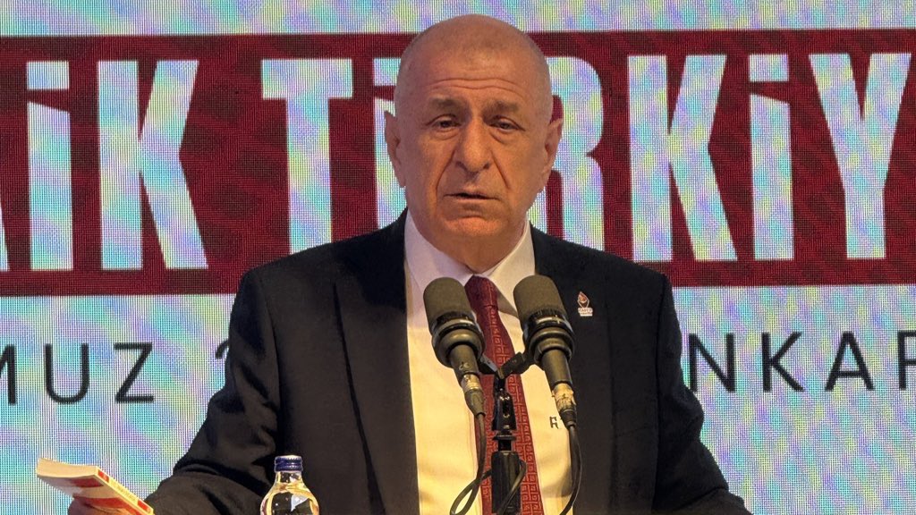 💥#SONDAKİKA | Ümit Özdağ’dan ihanet komisyonuna çok sert tepki:

“Şimdi bu haddini bilmezler, komisyonda Lozan’ı kaldırmayı konuşuyorlar. Bu tosunlara birisi şunu söylemeli: Lozan, tükenmez kalemle yazılmadı; Türk süngüsüyle, Türk kanıyla yazıldı. 

Biz devleti sokakta bulmadık,