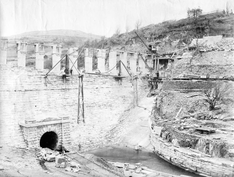 Pen y Garreg coming along nicely here...
Mae Pen y Garreg yn dod yn ei flaen yn dda yma...

#throwbackthursdays #history #Henluniau #ElanValley #CwmElan