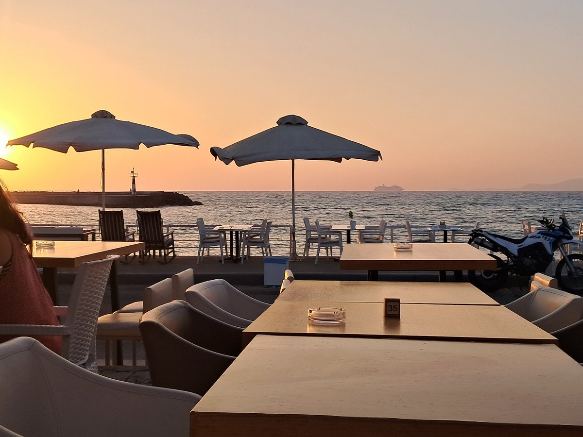 adelej03's tweet image. A little snippet of gorgeous Crete....there's definitely something about sunsets abroad 🌅 And a little bit of Greek dancing 💃 🕺🇬🇷