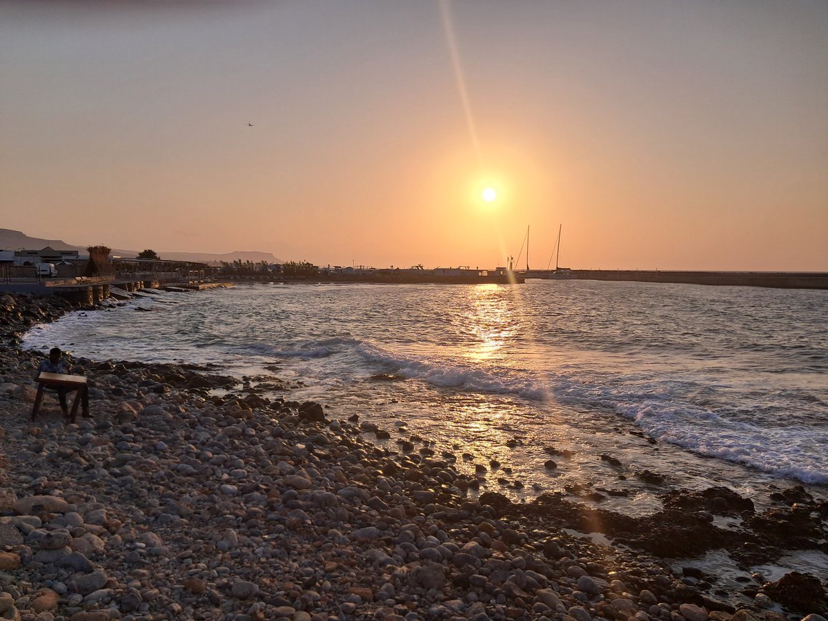 adelej03's tweet image. A little snippet of gorgeous Crete....there's definitely something about sunsets abroad 🌅 And a little bit of Greek dancing 💃 🕺🇬🇷