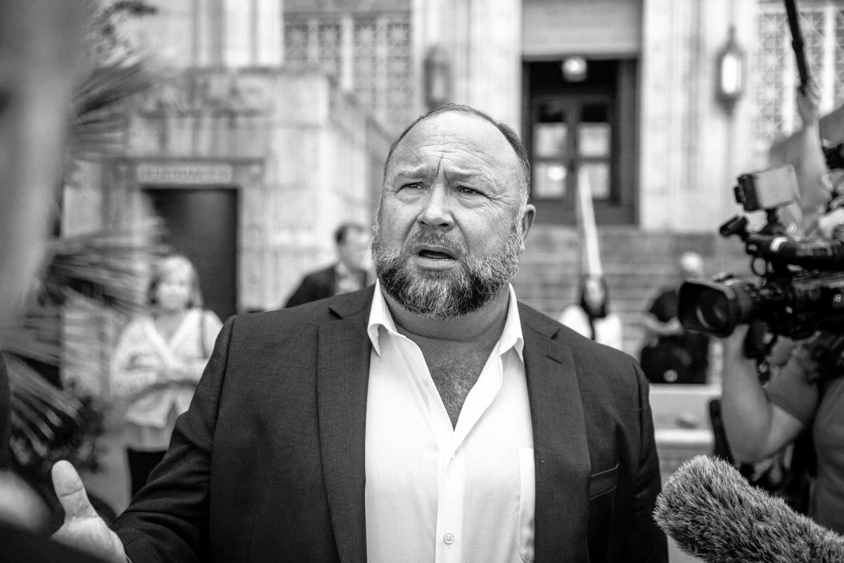 Donna_In_Heaven's tweet photo. FALSE REALITY CHARACTERS PAY NOTHING  However, we need to #StopThePress #Literally They have been ripping us off for generations. #SandyHook is COMPLETE 🐂💩 &amp; Alex Jones is just a NEWS MEDIA CHARACTER. Call the CRAZY WRAP THING folks because Newtown, CON needs barbed wire wrap! https://t.co/P80uT6rZY9