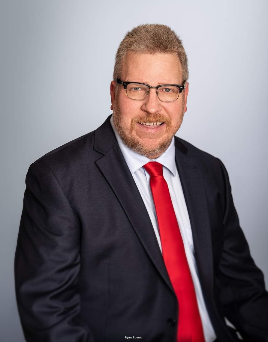 American Family Field vendor and Milwaukee-area native Ryan Strnad has announced his bid for the 2026 Wisconsin gubernatorial race.

civicmedia.us/news/2025/08/1…