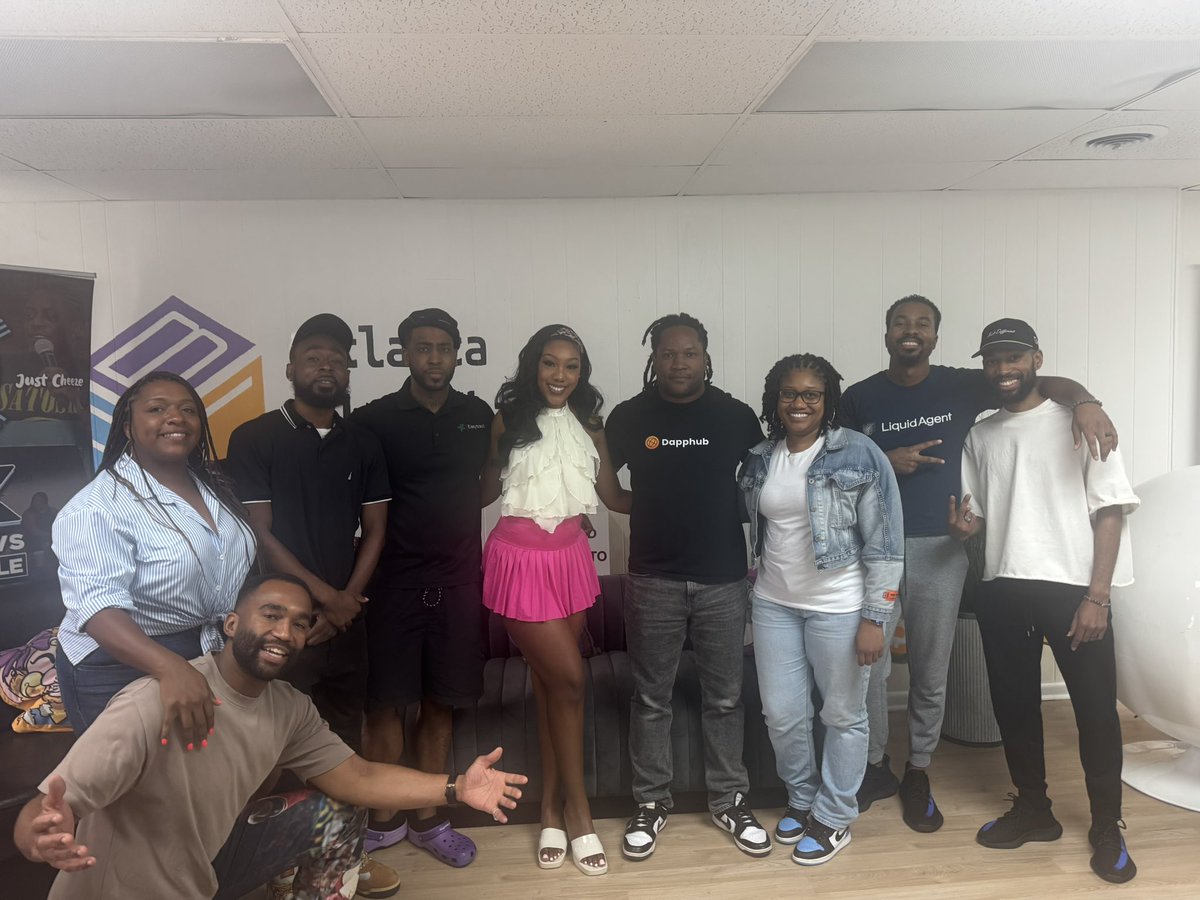PiPoolsxyz's tweet photo. Our founders, @LeftyChris13 and @VanCallender, are teaching the next cohort at @AtlantaChain for the next wave of immutable founders.
As alumni of cohort #3, it’s inspiring to see so many builders emerging from ATL.
#10in5 https://t.co/iY8sNjoVVu