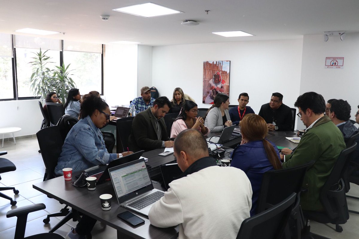 MinInterior's tweet photo. En este espacio se definieron acciones articuladas para el seguimiento efectivo a la implementación de los acuerdos protocolizados en el proceso de #ConsultaPrevia, garantizando el cumplimiento de los derechos de las comunidades en La Guajira. 

Reafirmamos que el desarrollo energético debe ir de la mano del respeto a los pueblos étnicos, la participación efectiva y el cumplimiento de los compromisos adquiridos.

#EsEnElTerritorio 🖐🏿🖐🏾🖐🏽
#ConDignidadCumplimos